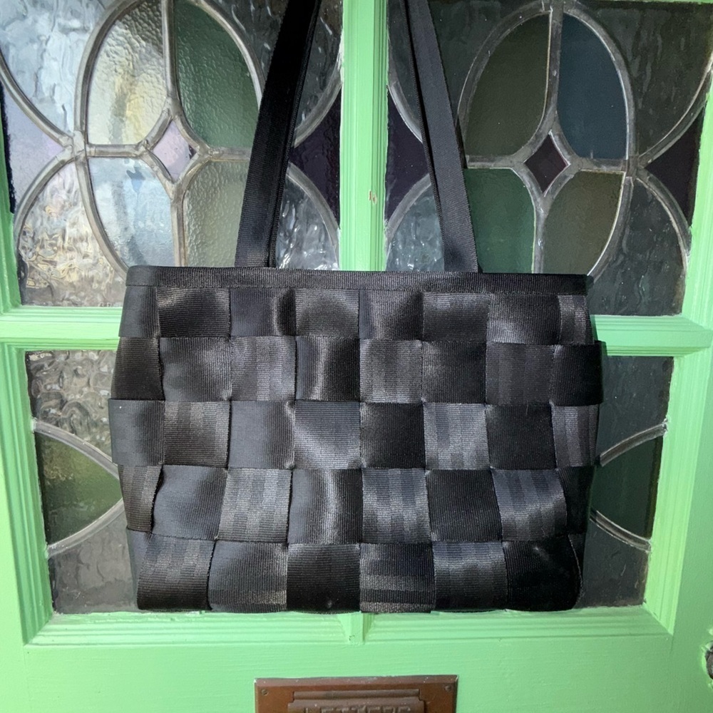 EUC 🖤 Harveys Seatbelt Bag Carryall– Black 🖤